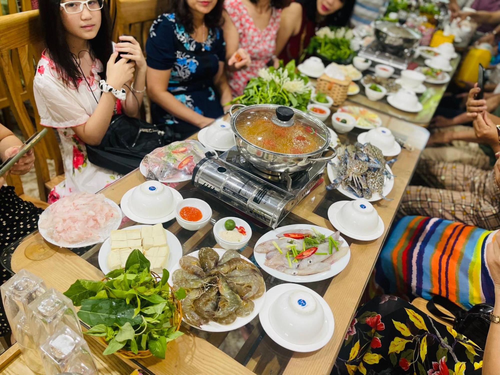 Phuong Dong Hotel Dong Khe Sau Екстериор снимка