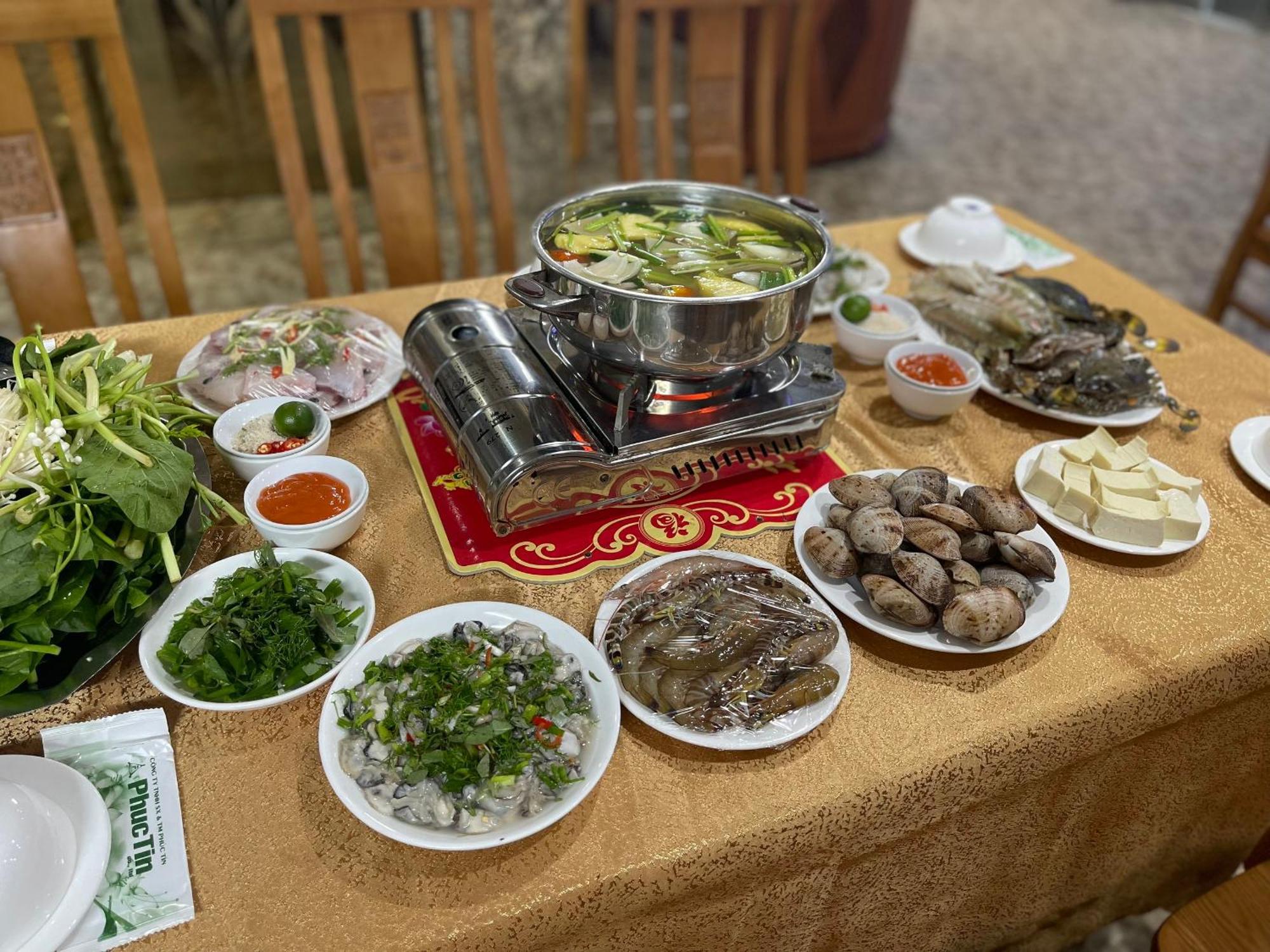 Phuong Dong Hotel Dong Khe Sau Екстериор снимка